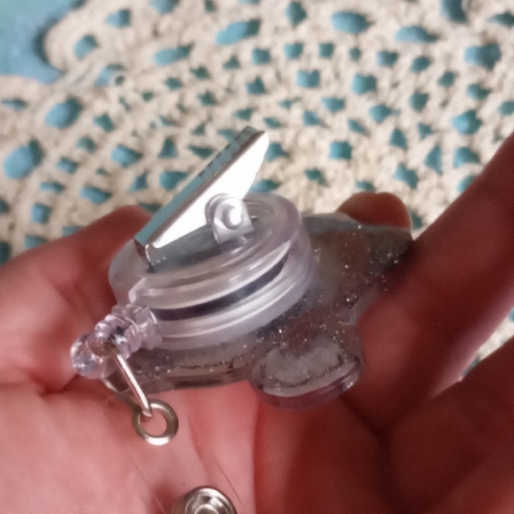 Disney Minnie Mouse Christmas Pin - Picture 3 of 6